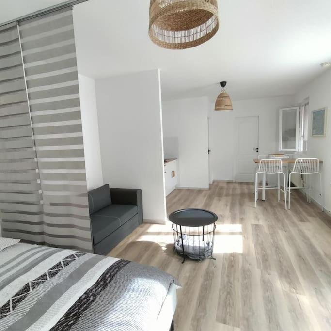 Apartment Spacieux Dans Avec Parking Prive